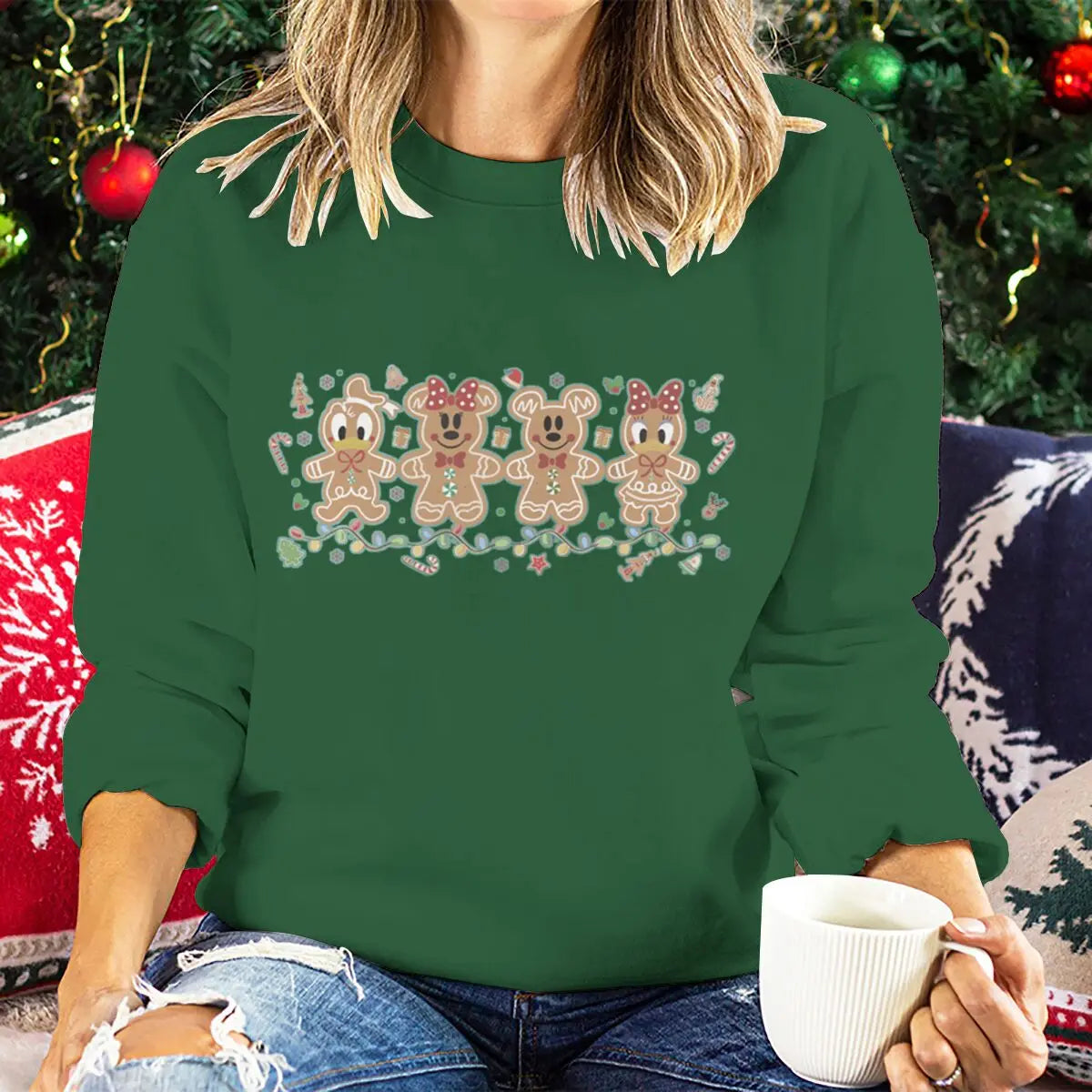 Pull de Noël pour femmes Mickey et amis Sweat-shirts à biscuits au pain d’épice Dessin animé Lumières de Noël Tenues de fête de vacances pour filles