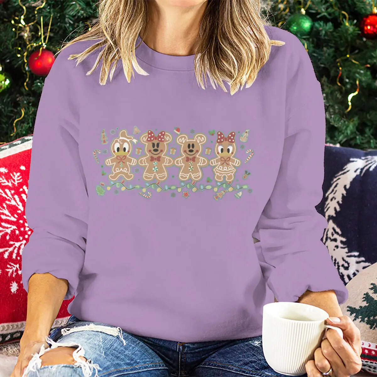 Pull de Noël pour femmes Mickey et amis Sweat-shirts à biscuits au pain d’épice Dessin animé Lumières de Noël Tenues de fête de vacances pour filles