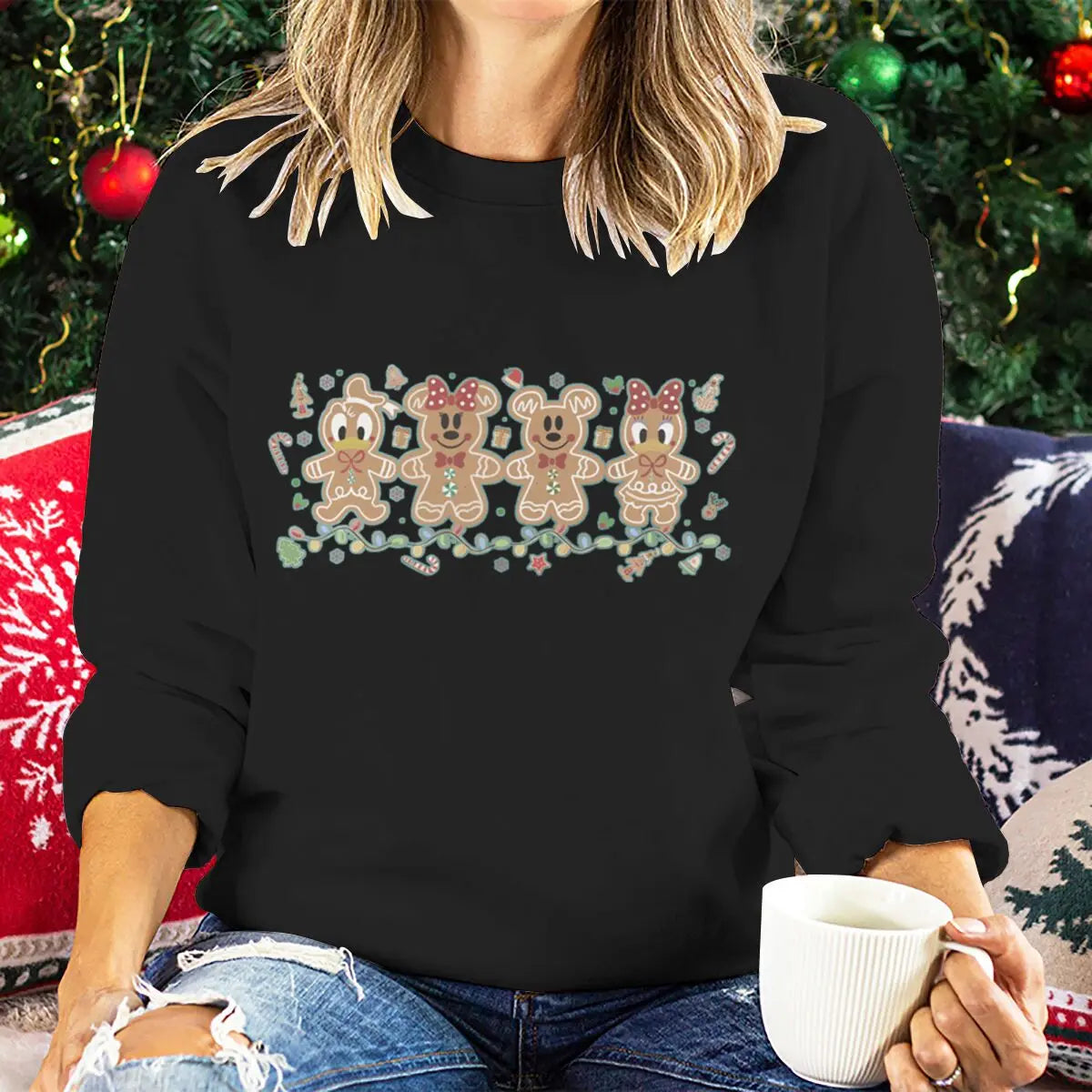 Pull de Noël pour femmes Mickey et amis Sweat-shirts à biscuits au pain d’épice Dessin animé Lumières de Noël Tenues de fête de vacances pour filles