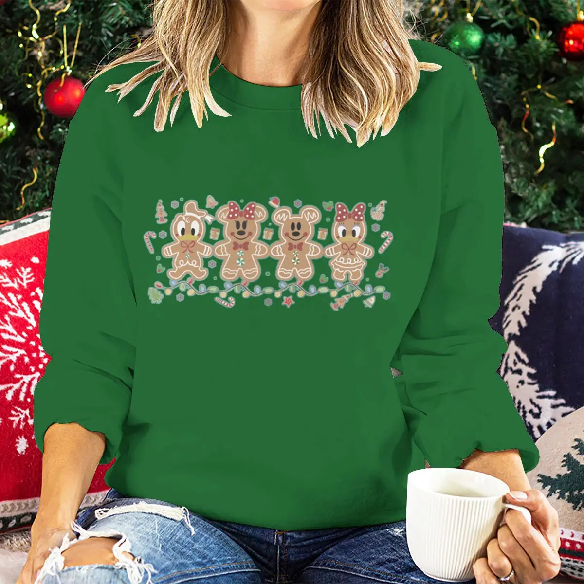 Pull de Noël pour femmes Mickey et amis Sweat-shirts à biscuits au pain d’épice Dessin animé Lumières de Noël Tenues de fête de vacances pour filles
